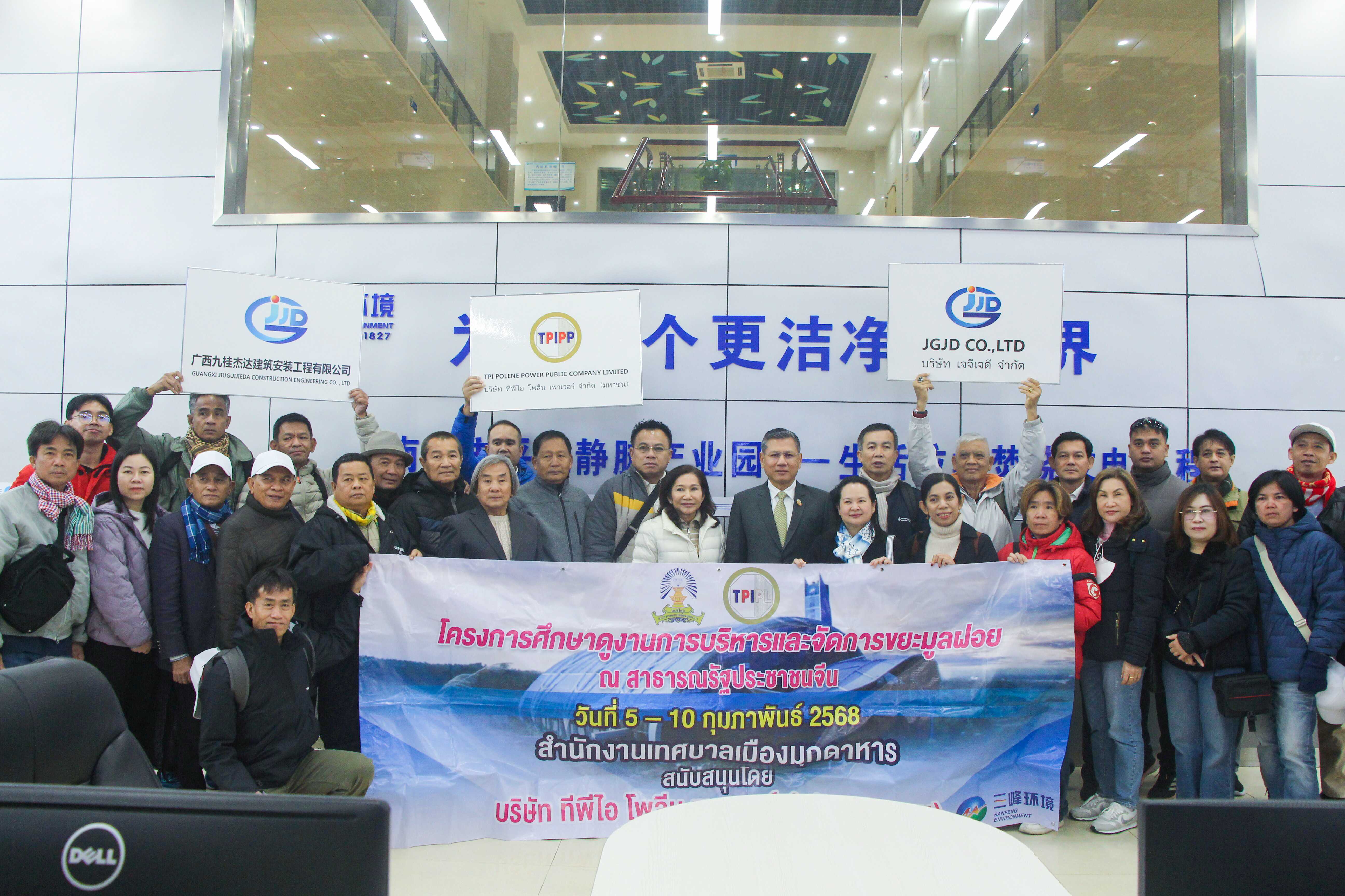 泰国穆达汉府府尹沃拉岩·布纳拉吉一行到南宁CQ9电子公司参观交流