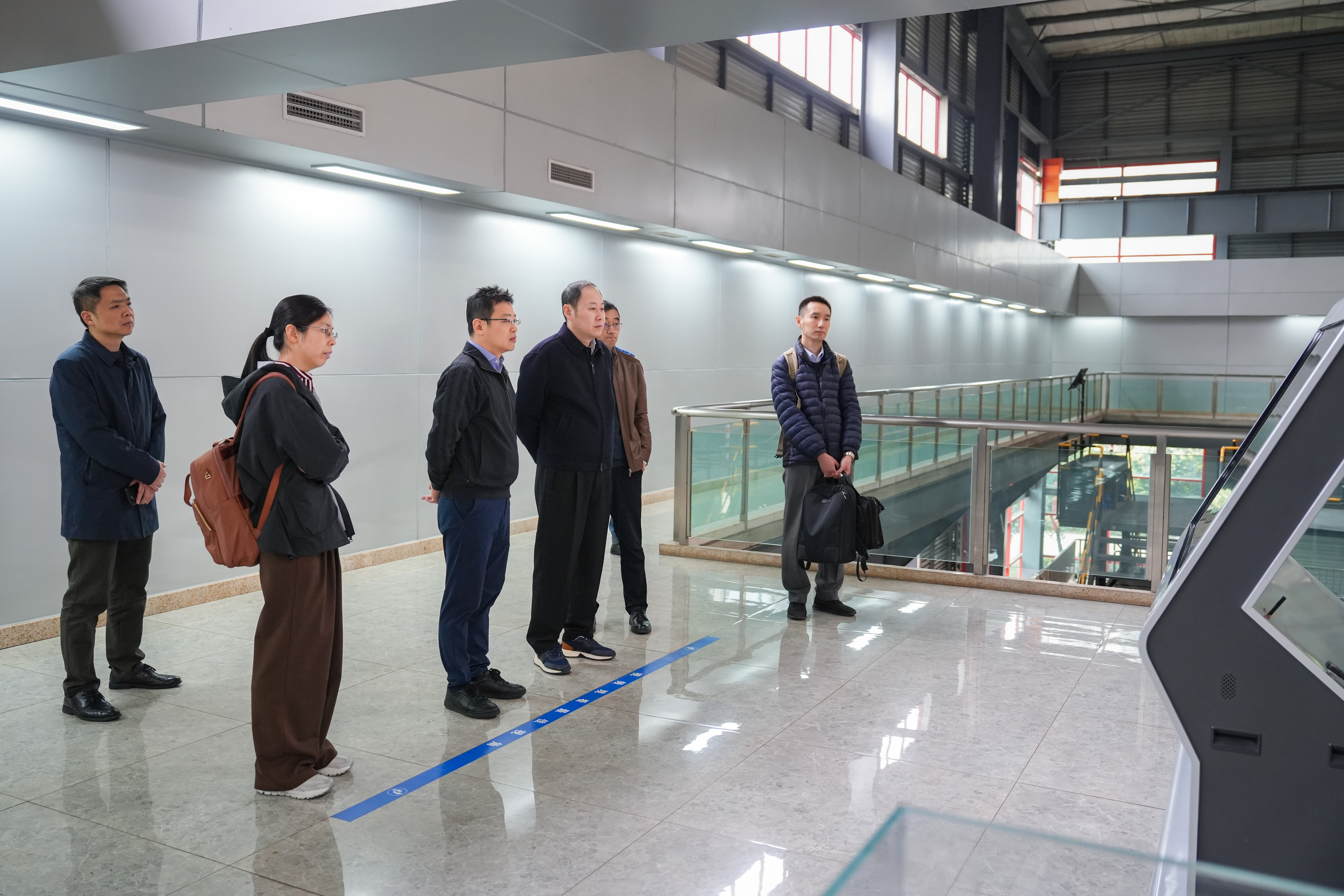 中信环境党委委员、副总经理王松一行到CQ9电子环境集团考察交流